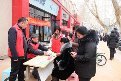 郑州市省委社区 “学雷锋 文明实践我行动”主题活动惠及居民，贴心服务广受赞誉