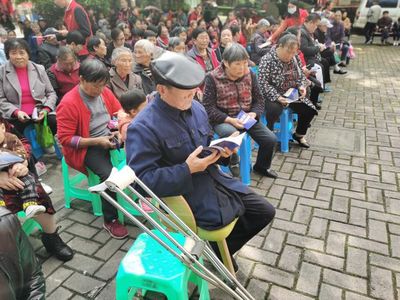 速戳!新区普法让这个重阳节不一般!